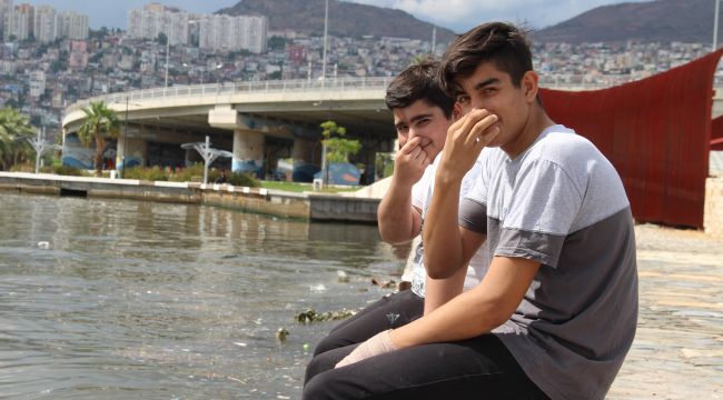 İZMİR KÖRFEZİ'NDEKİ KOKU VE KİRLİLİK ARTIYOR