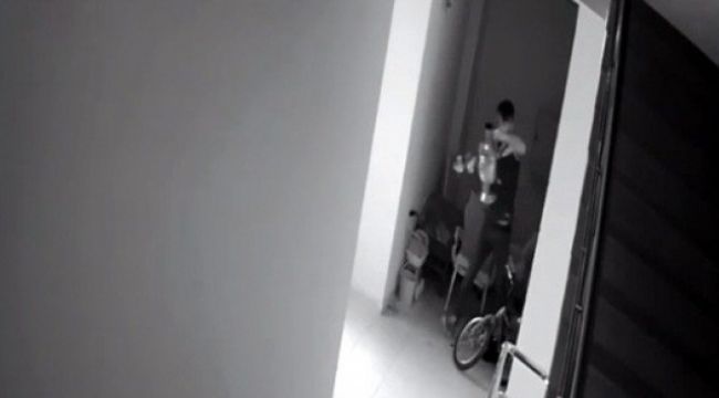 Keşfe çıkan hırsız asansör boşluğundaki semaveri böyle çaldı