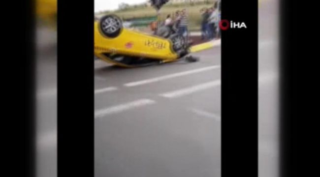 Küçükçekmece'de kafa kafaya çarpıştı, takla attı