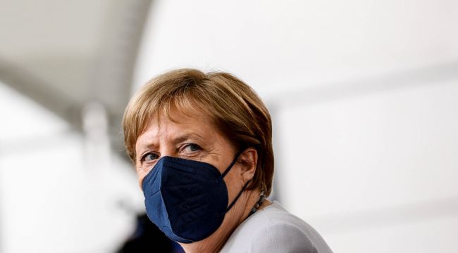 Merkel, korona virüs aşısının ikinci dozunu Moderna'dan yaptırdı