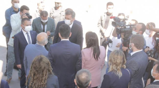 Milli Eğitim Bakanı Ziya Selçuk Çanakkale'de