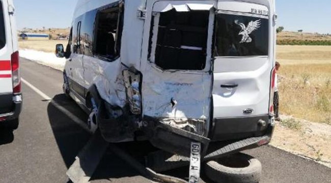 Öğretmenleri taşıyan servis kaza yaptı
