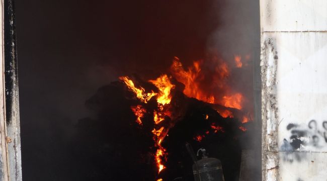 Osmaniye'de plastik geri dönüşüm fabrikasında yangın