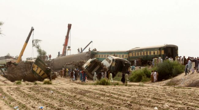 Pakistan'daki tren kazasında ölü sayısı 36'ya yükseldi