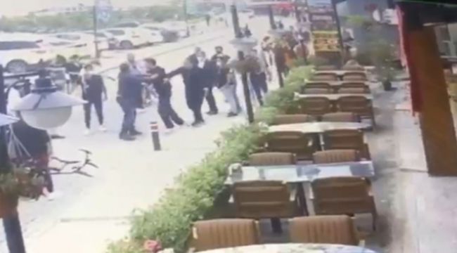 Restoran çıkışında karısını döven adama meydan dayağı