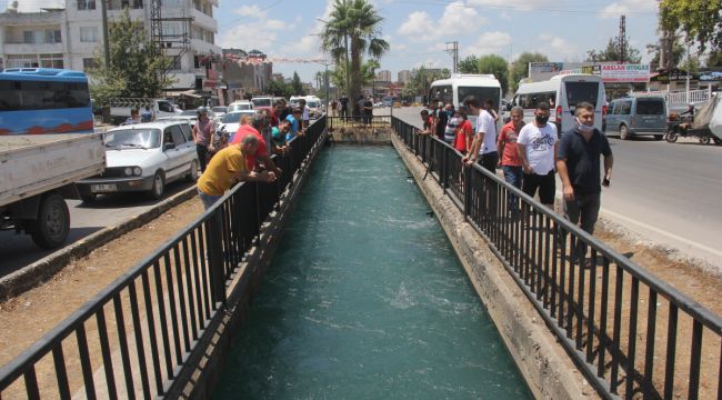 Serinlemek için girdiği sulama kanalında kayboldu