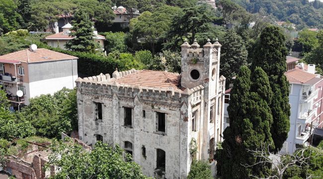 Tarihi bina madde bağımlıların meskeni oldu