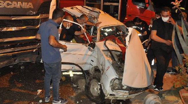 TIR ile otomobil çarpıştı