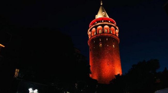 Türkiye’nin sembol yapıları kırmızı ışıkla aydınlandı