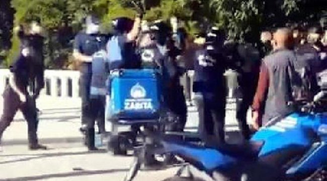 Zabıtadan seyyar satıcıya coplu müdahale
