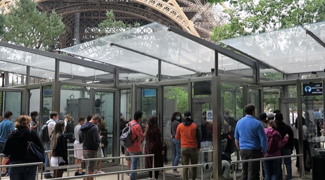 Eyfel Kulesi 9 ay sonra yeniden ziyarete açıldı