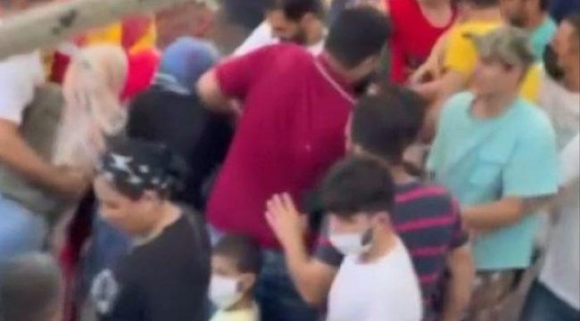 Pazar yerinde kadınlardan saç saça baş başa kavga