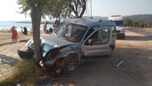 Balıkesir'de iki otomobil çarpıştı: 8 yaralı