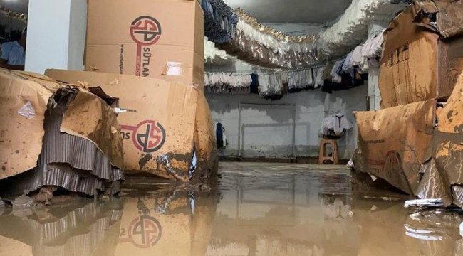 Bursa’da şiddetli yağmur! Birçok ev ve iş yerini su bastı