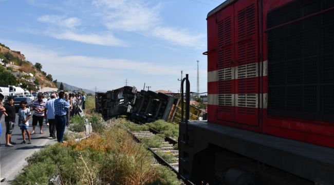 Söke'de tır, trenin önüne devrildi, facianın eşiğinden dönüldü