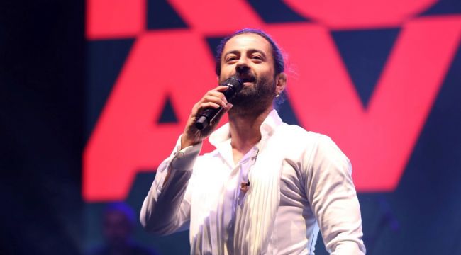Zafer coşkusu Koray Avcı'yla yaşandı