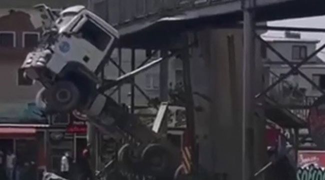 Damper üst geçide takıldı