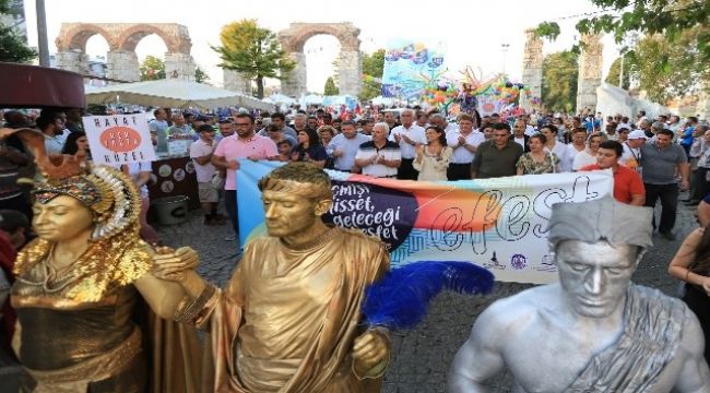 "GEÇMİŞİ HİSSET, GELECEĞİ KEŞFET"
