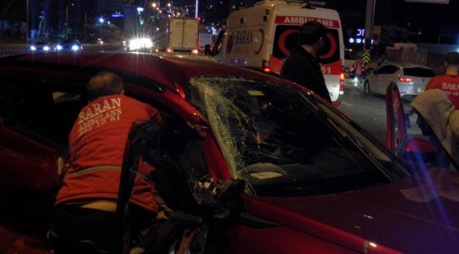 Kartal'da 10 aracın karıştığı zincirleme kazada 2 kişi yaralandı