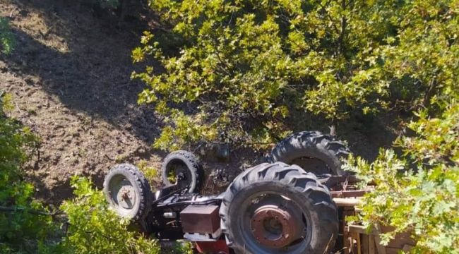 Kontrolden çıkan traktör devrildi