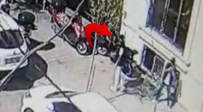 Okuldan çıkan öğrencilerin üstüne torpil attı