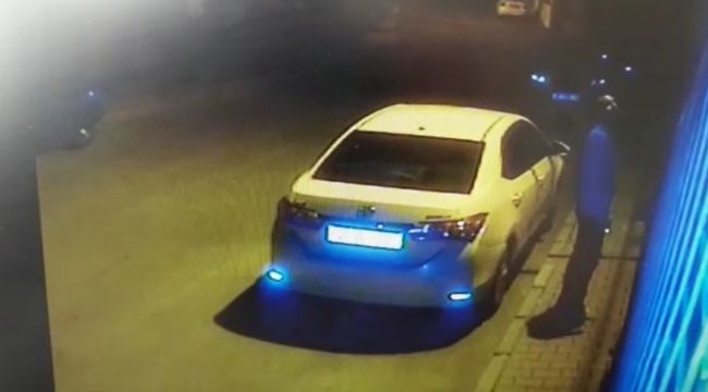 Örümcek adam gibi binaya tırmandı, telefonu çalıp kayıplara karıştı