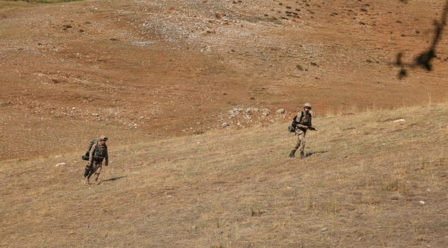 Tunceli'de 5 odadan oluşan sığınak imha edildi, teröristlere ait mühimmat ve yaşam malzemesi ele geçirildi