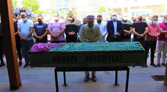 Yatak bazasına sıkışarak hayatını kaybeden minik Bahar defnedildi