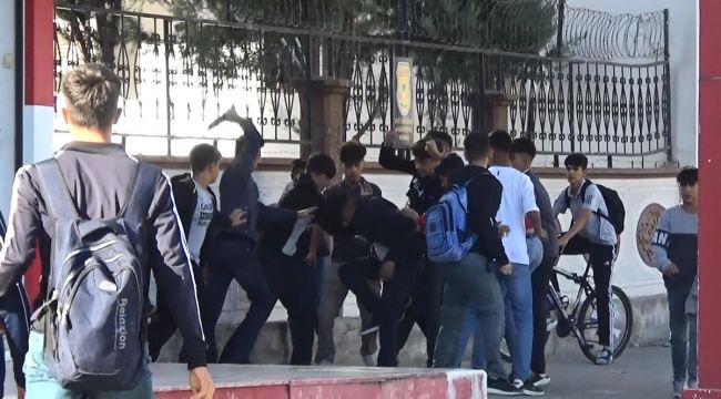 Burası Teksas değil, Diyarbakır'da bir okulun önü