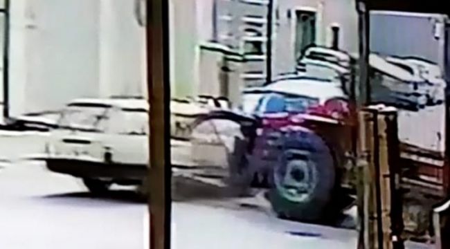 İş makinesi otomobile böyle girdi