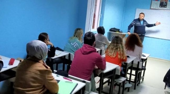 KINIK BELEDİYESİNİN KPSS KURSUNA YOĞUN İLGİ