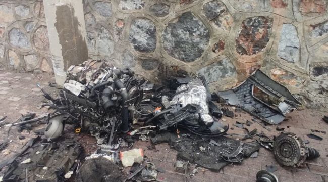 Kocaeli'de paramparça olan otomobil