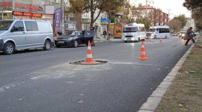 Trafiğin en yoğun saatinde mazgal onarımı sürücülere zor anlar yaşattı