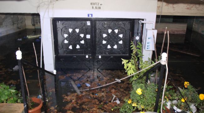 Acı bilançoyu Valilik açıkladı: '1 kişi hayatını kaybetti, 8 kişi yaralandı, 66 çatı uçtu, 11 tekne battı'
