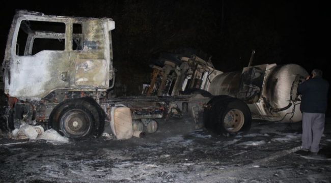 Asit yüklü tanker yandı