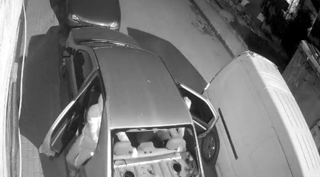 Avcılar'da otomobilin arka camı kırıp müzik setini böyle çaldılar