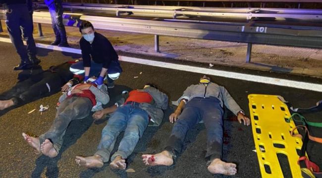 Büyükçekmece'de ticari taksi yakıt tankerine çarptı