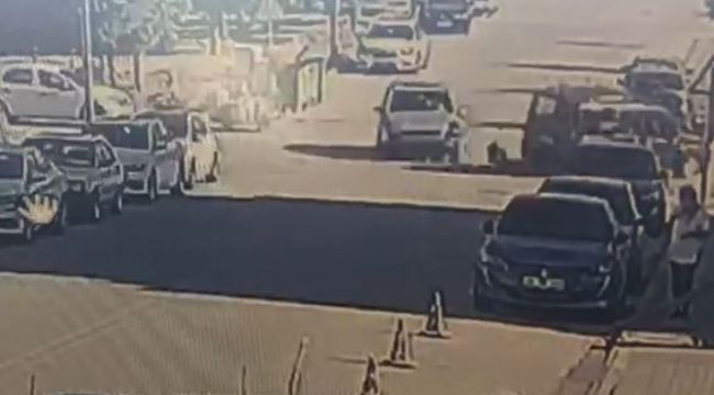 Devrilen araçta minik Berk hayatını kaybederken, babası ve kardeşleri yaralı kurtuldu