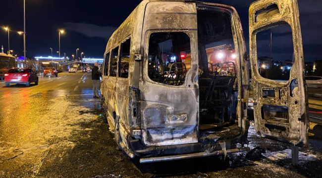E-5'te servis minibüsü alev topuna döndü
