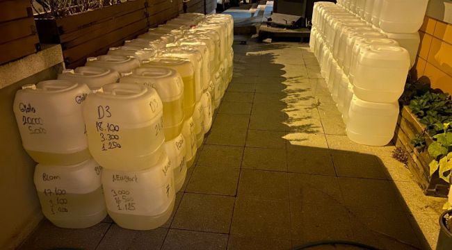 Esenler'de 1,5 ton kaçak alkol ve 3 milyon TL değerinde parfüm ele geçirildi