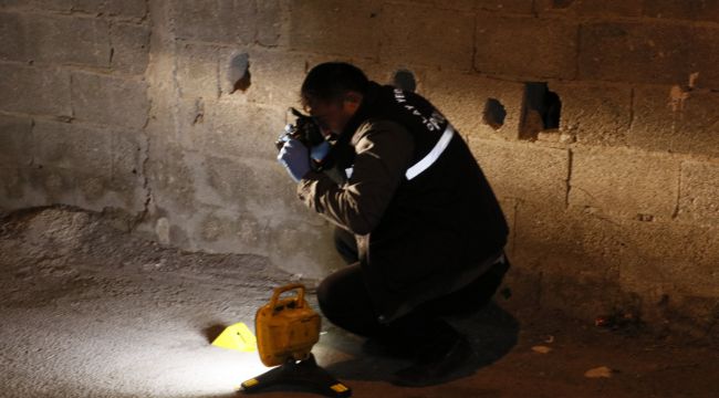Evinin önünde silahlı saldırıya uğrayan kişi ağır yaralandı