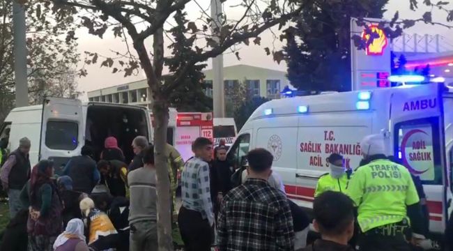 Gemlik'te işçileri taşıyan panelvan minibüs kaza yaptı