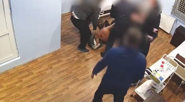 Gürcistan eski Cumhurbaşkanı Saakaşvili'nin cezaevi hastanesine kaldırılma görüntüleri yayınladı