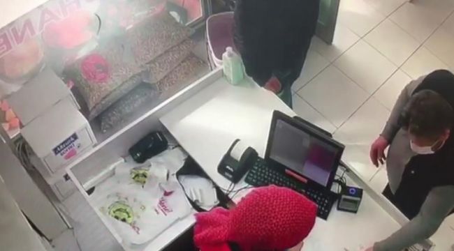 Haberlere çıkınca, çaldıkları parayı geri getirip helallik istediler