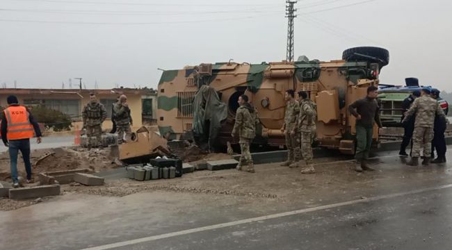 Hatay'da zırhlı askeri araç devrildi