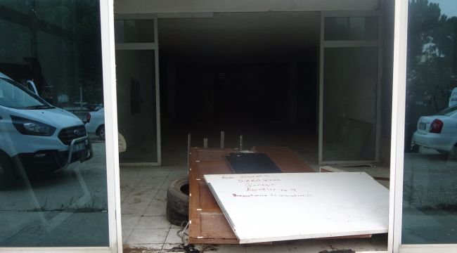 Hırsızlık için girdiği atıl binadan düşüp öldü