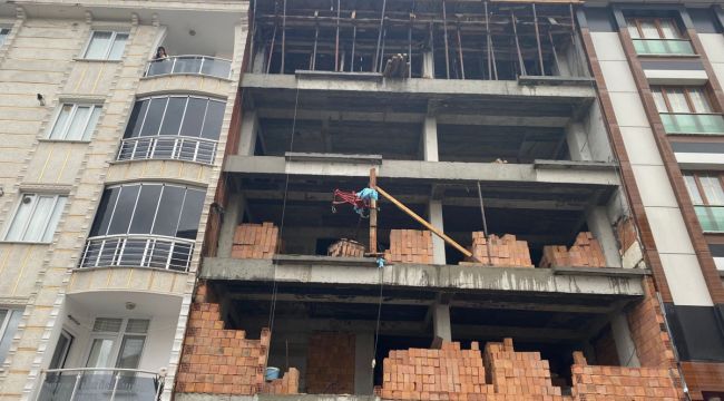 İnşaat bekçisi asansör boşluğunda ölü bulundu