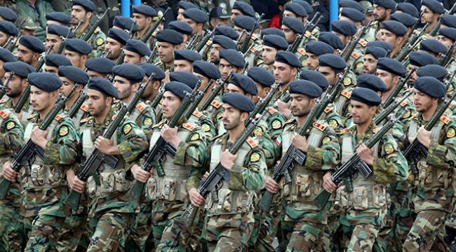 İran'dan Basra Körfezi'nde askeri tatbikat