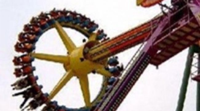 Kadıköy'de lunaparkta eğlenmek isterken trenden düşüp yaralandı