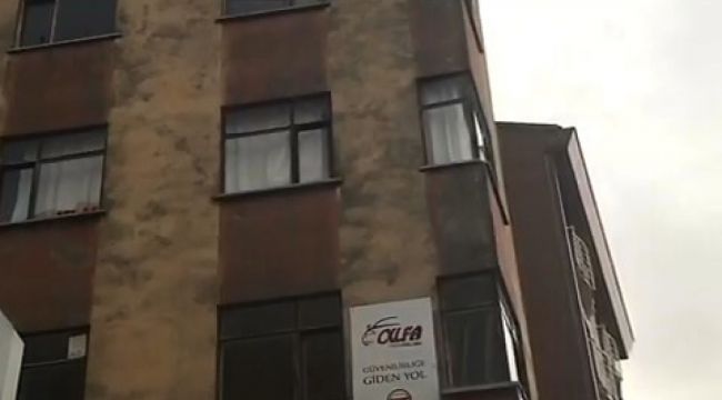 Kaldırımda yürürken 6'ncı kattan kafasına cam düştü